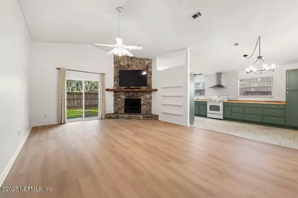 1048 PALM LANDING DR S, Atlantic Beach, FL 32233