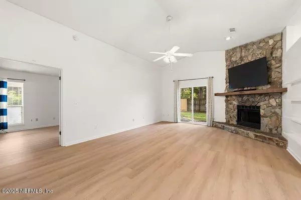 1048 PALM LANDING DR S, Atlantic Beach, FL 32233