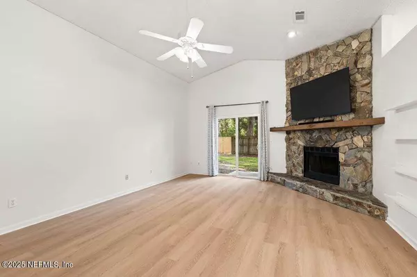 1048 PALM LANDING DR S, Atlantic Beach, FL 32233