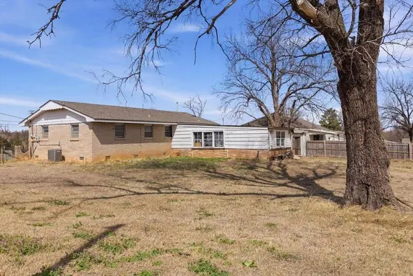2510 N Peebly RD, Harrah, OK 73045