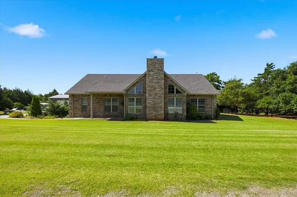 1545 Deer Meadow LN, Guthrie, OK 73044
