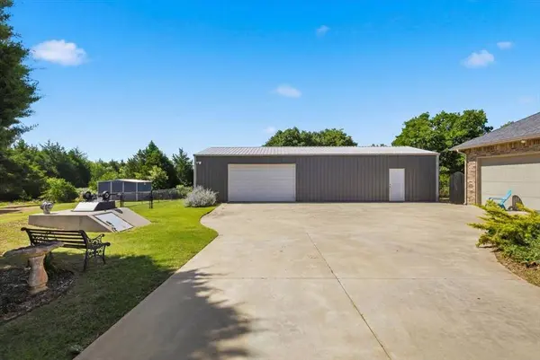 1545 Deer Meadow LN, Guthrie, OK 73044