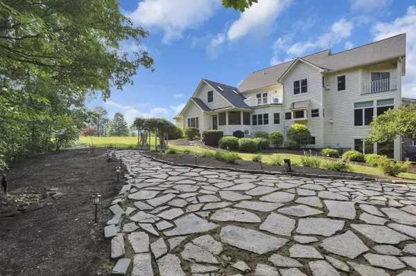 27 Greenloch Court, Pataskala, OH 43062