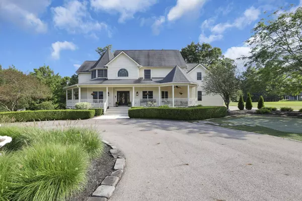 27 Greenloch Court, Pataskala, OH 43062