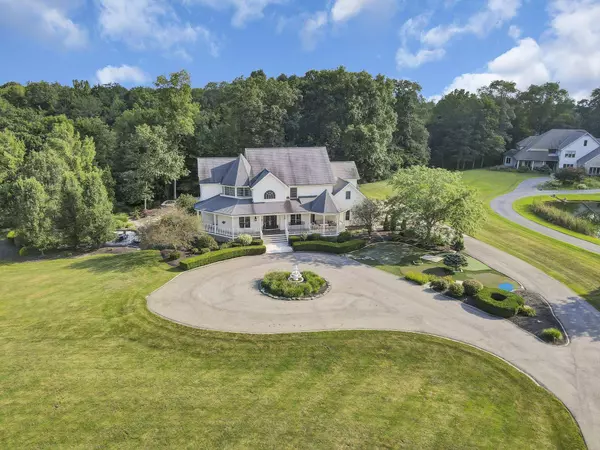 27 Greenloch Court, Pataskala, OH 43062