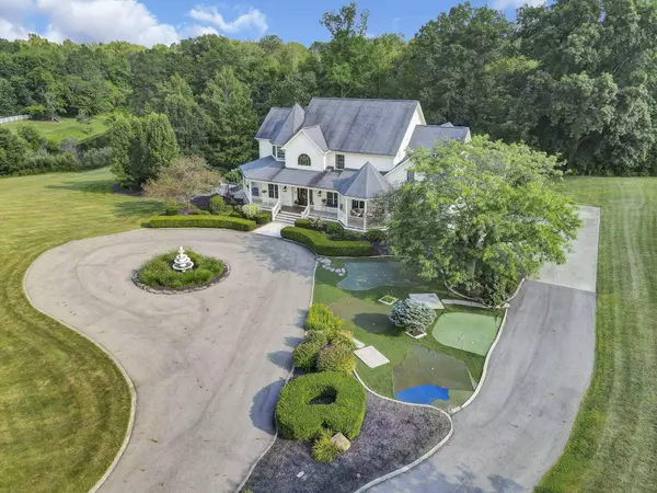 27 Greenloch Court, Pataskala, OH 43062