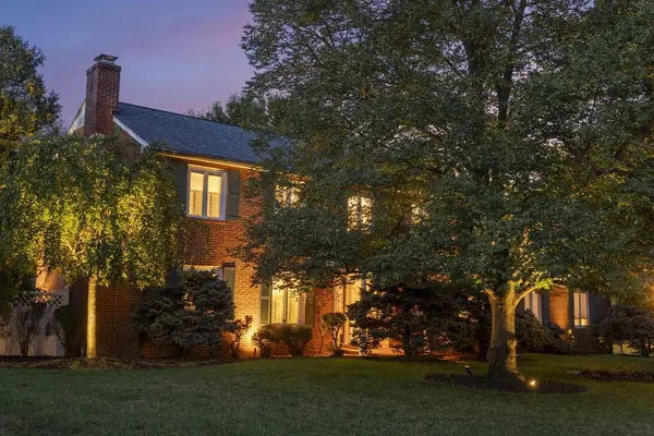 2560 Chartwell Road, Upper Arlington, OH 43220