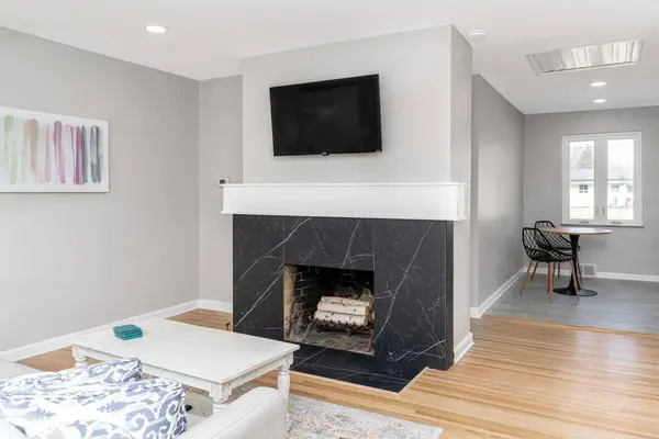 2112 Cresthill Drive, Upper Arlington, OH 43221