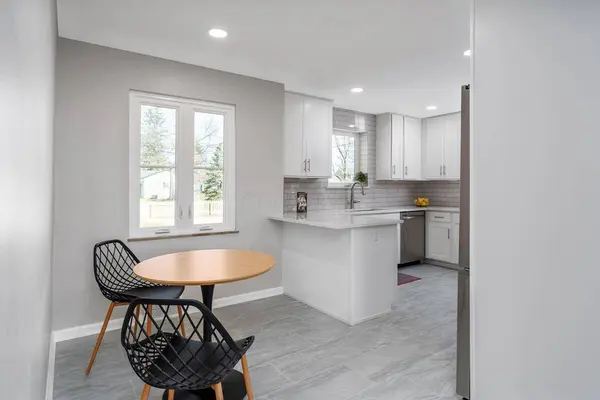 2112 Cresthill Drive, Upper Arlington, OH 43221