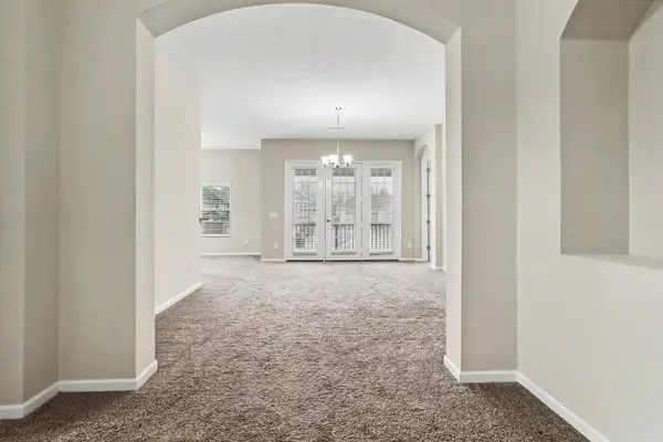 800 Redwood Lane, Lewis Center, OH 43035