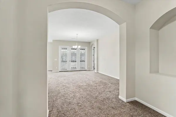 800 Redwood Lane, Lewis Center, OH 43035