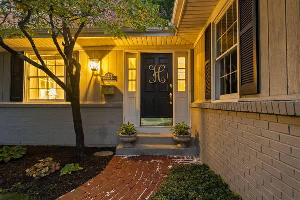 4375 Castleton Road, Upper Arlington, OH 43220