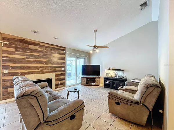 1027 HARDWOOD DR, Valrico, FL 33596