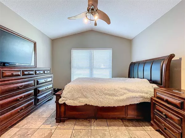 1027 HARDWOOD DR, Valrico, FL 33596