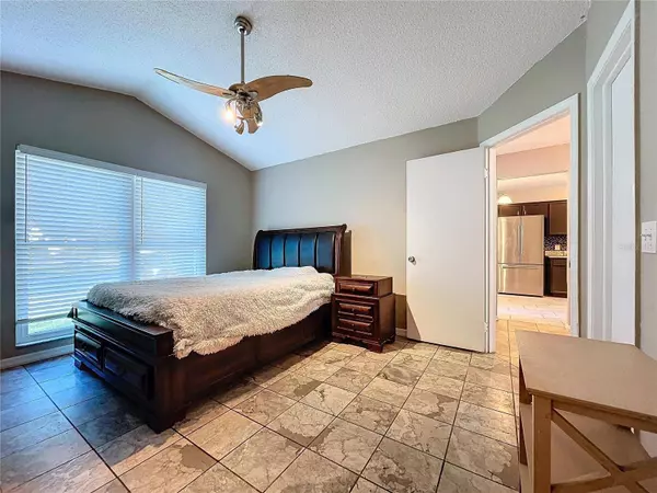 1027 HARDWOOD DR, Valrico, FL 33596