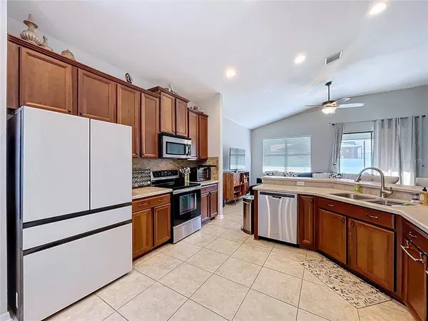 8501 WHITE POPLAR DR, Riverview, FL 33578