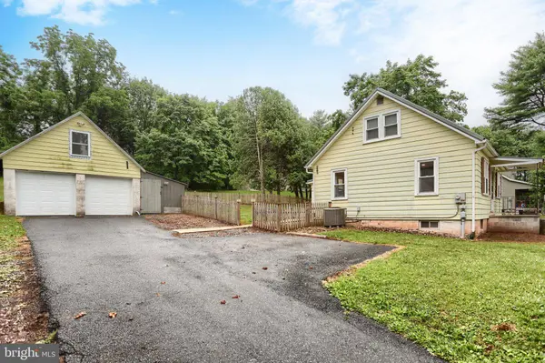 2731 FISHING CREEK VALLEY RD, Harrisburg, PA 17112
