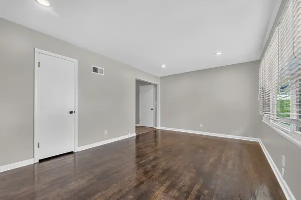 9108 Central St, Kansas City, MO 64114-3635