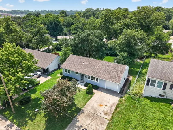 9108 Central St, Kansas City, MO 64114-3635