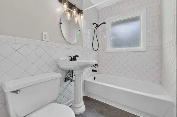 9108 Central St, Kansas City, MO 64114-3635