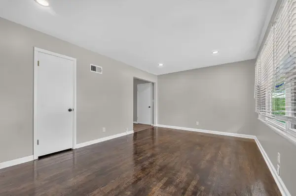 9108 Central St, Kansas City, MO 64114-3635