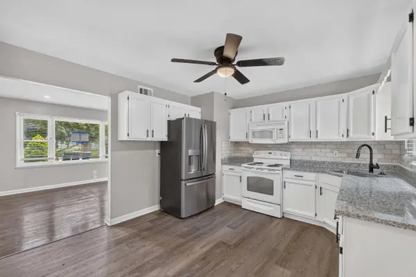 9108 Central St, Kansas City, MO 64114-3635