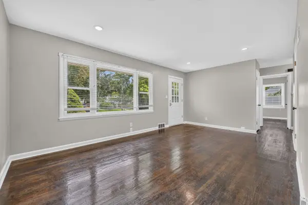 9108 Central St, Kansas City, MO 64114-3635