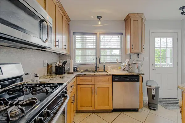 1 W 96TH TER, Kansas City, MO 64114