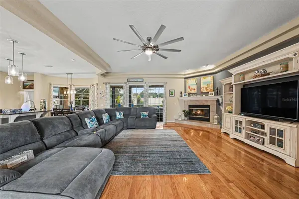 2305 VALRICO FOREST DR, Valrico, FL 33594