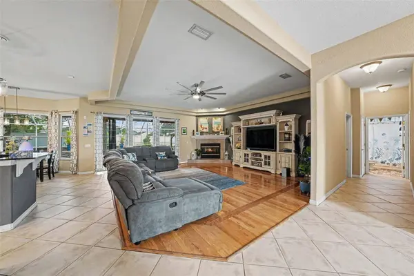 2305 VALRICO FOREST DR, Valrico, FL 33594