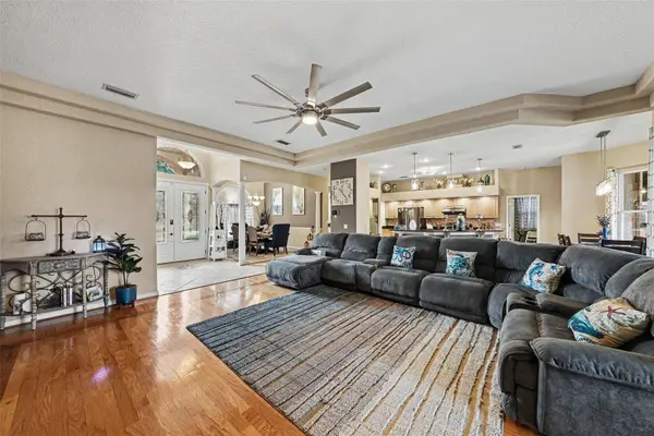 2305 VALRICO FOREST DR, Valrico, FL 33594
