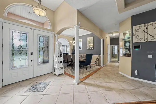 2305 VALRICO FOREST DR, Valrico, FL 33594