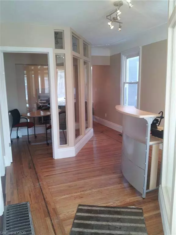 609 Upper Wellington Street, Hamilton, ON L9A 3P8