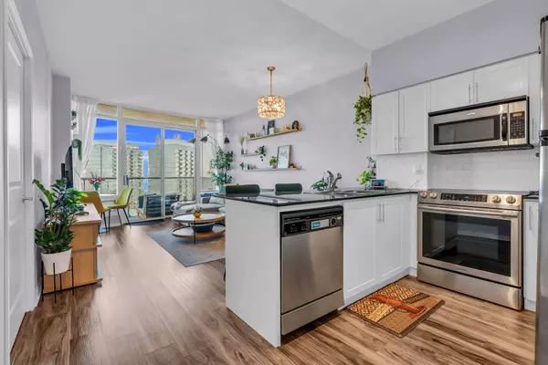 15 Windermere AVE #1207, Toronto W01, ON M6S 5A2