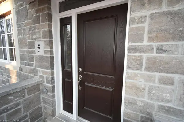 2362 New Street #5, Burlington, ON L7R 1J6