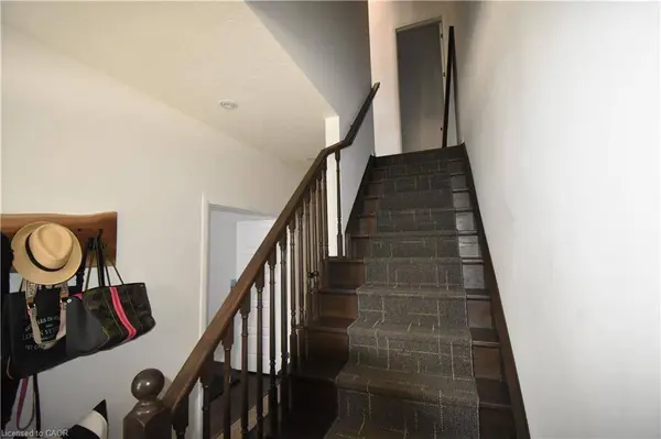 2362 New Street #5, Burlington, ON L7R 1J6