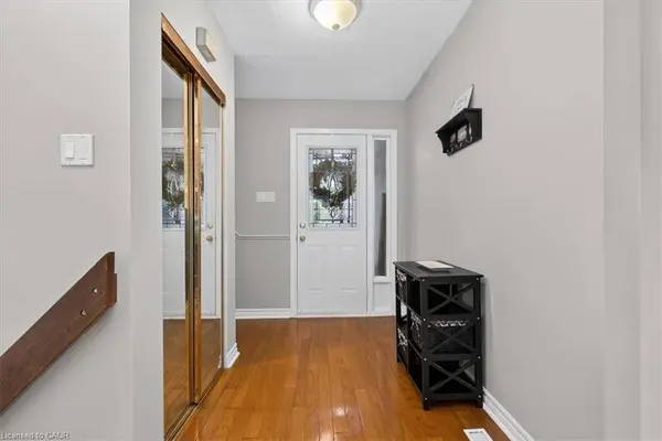 479 Woodview Road #3, Burlington, ON L7N 2Z9