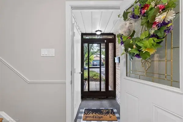 479 Woodview Road #3, Burlington, ON L7N 2Z9