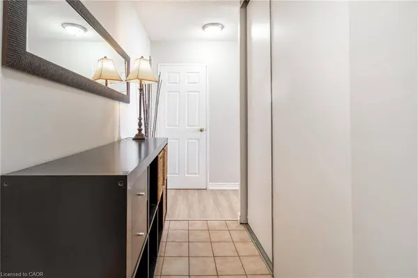 700 Dynes Road #811, Burlington, ON L7N 3M2