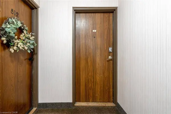 700 Dynes Road #811, Burlington, ON L7N 3M2