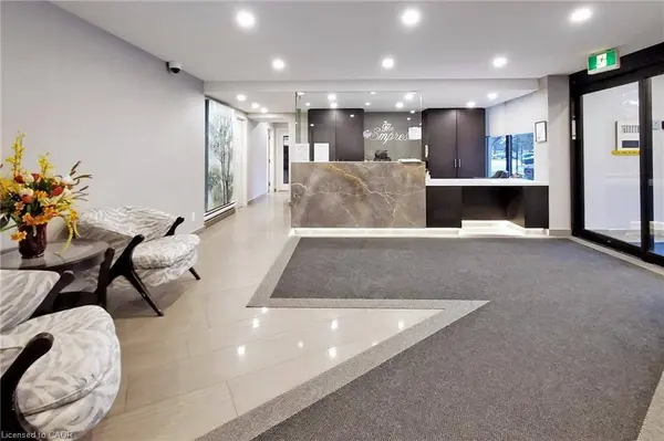 700 Dynes Road #811, Burlington, ON L7N 3M2