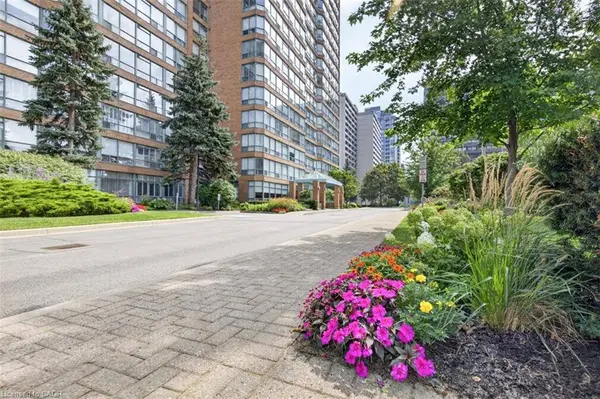 1276 Maple Crossing Boulevard #903, Burlington, ON L7S 2J9