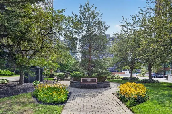 1276 Maple Crossing Boulevard #903, Burlington, ON L7S 2J9