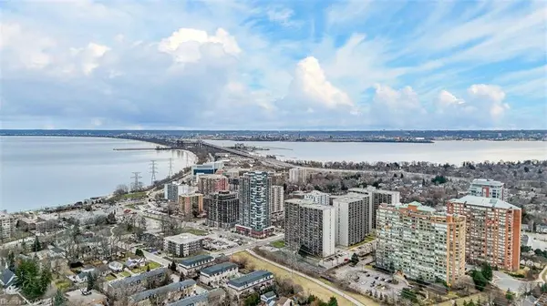 1276 Maple Crossing Boulevard #903, Burlington, ON L7S 2J9