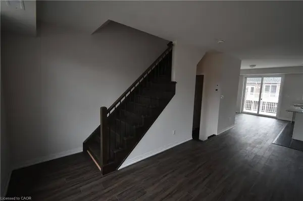 2362 New Street #4, Burlington, ON L7R 1J6