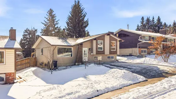 715 130 AVE SW, Calgary, AB T2W 2M9