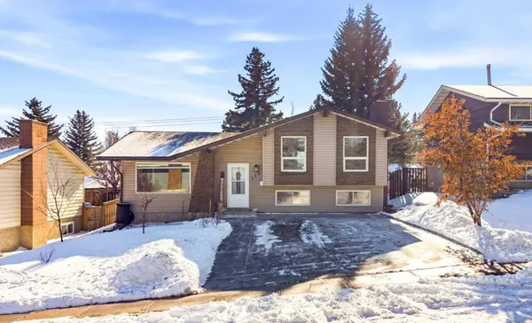 715 130 AVE SW, Calgary, AB T2W 2M9
