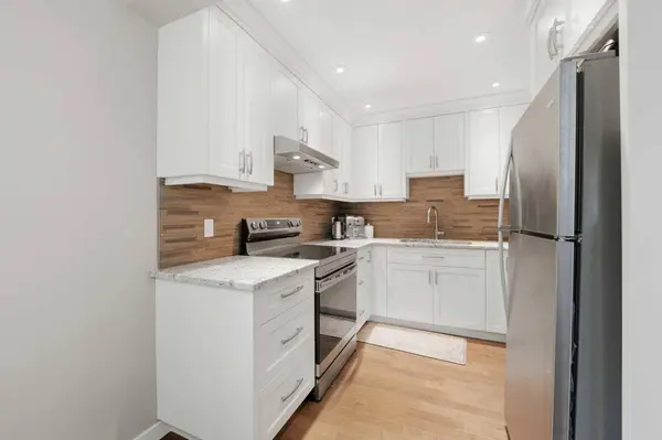 52A Millcrest GN SW, Calgary, AB T2Y 2K1