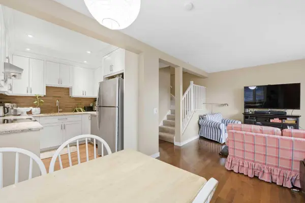 52A Millcrest GN SW, Calgary, AB T2Y 2K1