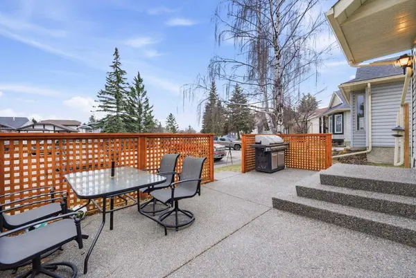 52A Millcrest GN SW, Calgary, AB T2Y 2K1